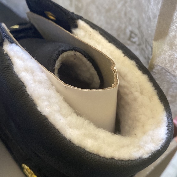 Size 5 timberland 6 style boots never worn brand new too small. Pm for more - Picture 4 of 5